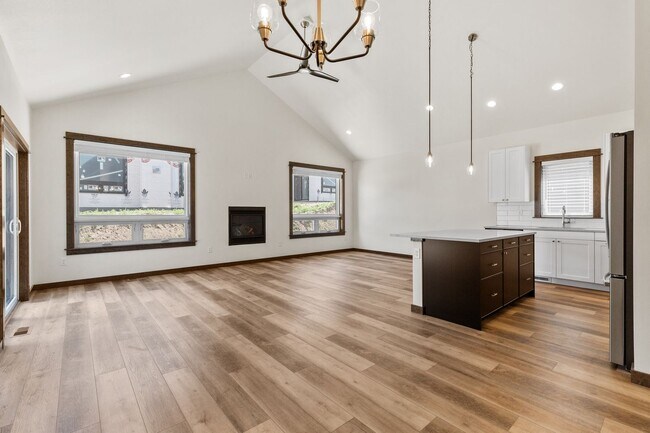 Building Photo - Beautiful Newer Condo near Monforton School