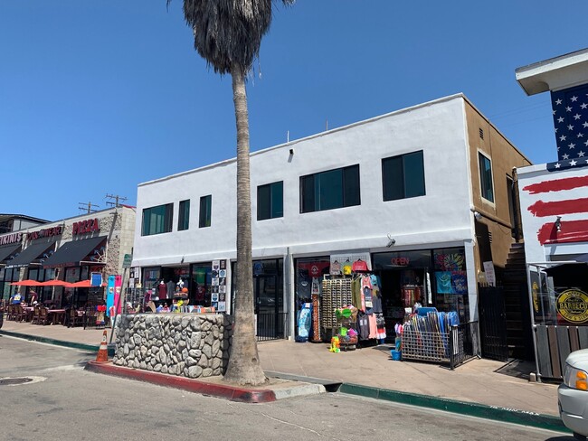 Building Photo - 732 Ventura Place, Unit 7