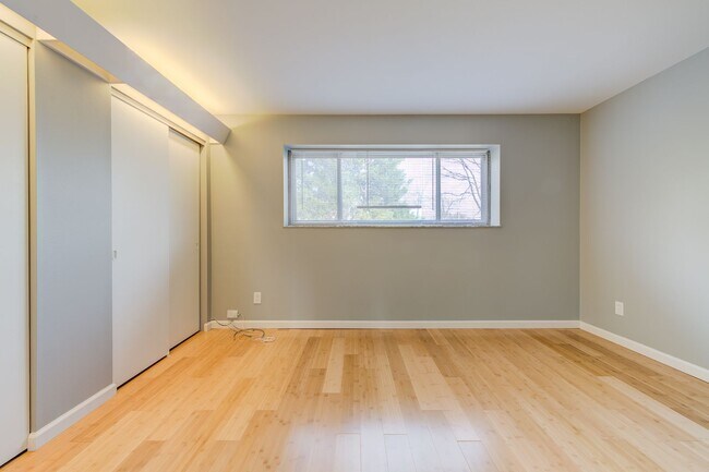 Building Photo - Minutes from I-170. Ask about our Move in ...