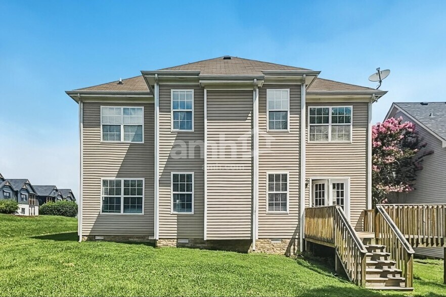 Building Photo - 5000 Idaho Dr