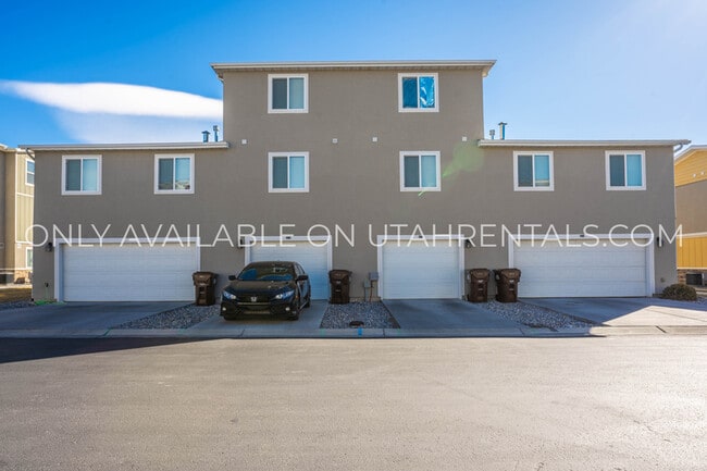 Building Photo - 678 N 190 E