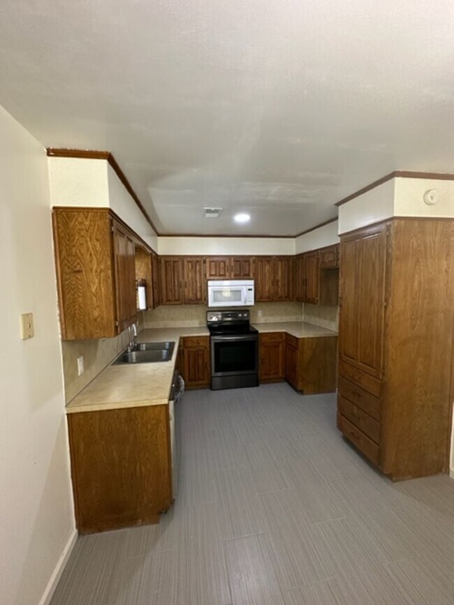 Building Photo - 6010 Princess