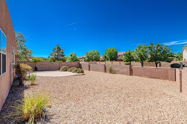 Building Photo - 1124 Calle Corvo NE