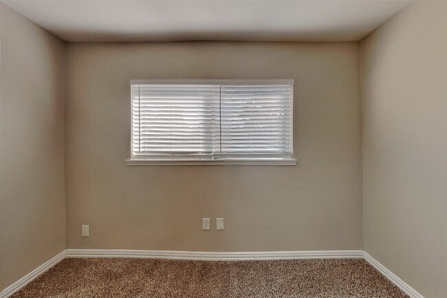 Building Photo - 5315 Derbyshire Dr