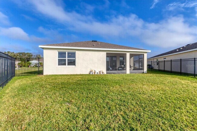 Building Photo - 5733 Silver Palm Blvd