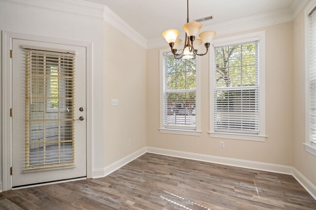Building Photo - Ground Level 2-bed, 2-bath Condo in Provid...