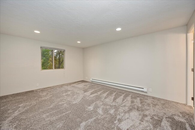 Building Photo - Newly Renovated North End Boise Apartments