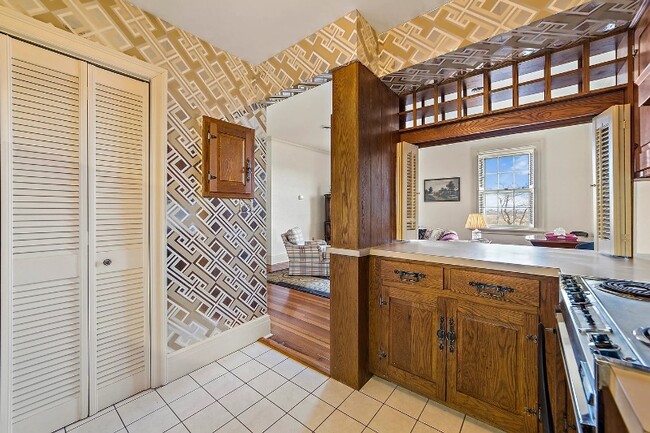 Building Photo - 385 Sherwood Ave