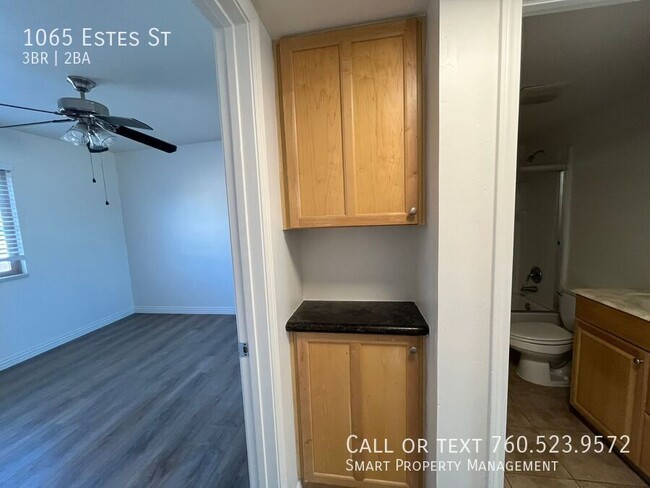 Building Photo - 1065 Estes St