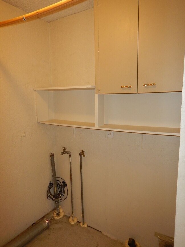 Building Photo - 3 Bed, 1 Bath House Near Heart of Prinevil...
