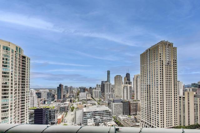 Building Photo - 345 N LaSalle St