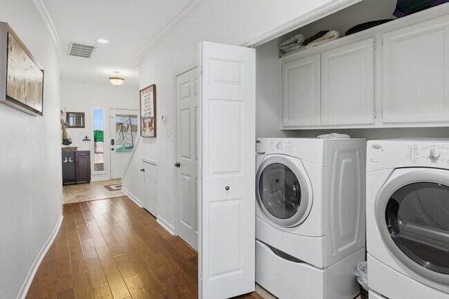 Building Photo - 403 Island Dr