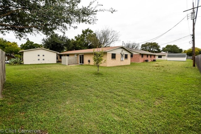 Building Photo - 8005 Pinedale Cove