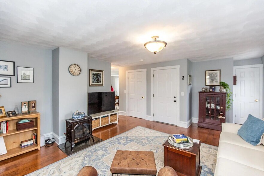 Building Photo - 6 George St