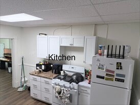 Building Photo - 10 E 5th St