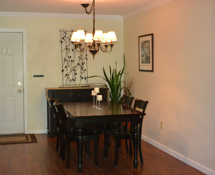 Dining Room - 380 Hildred Dr