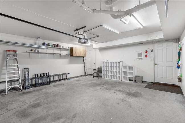 Building Photo - 2063 Whitehall Pl
