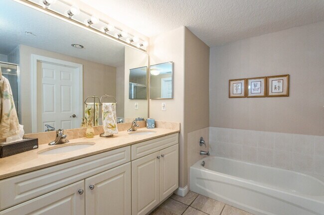 Building Photo - Stunning 8th-Floor Oceanview Condo – 3 Bed, 2.5 Bath