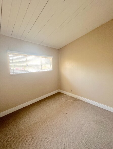 Building Photo - 850 S Rosemead Blvd