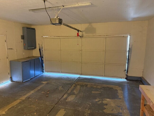 Building Photo - Browns Valley 3 Bedroom 2.5 Bath 2 Story w...