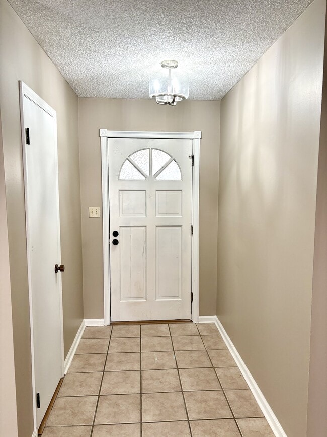 Building Photo - 2019 Bradley Ave