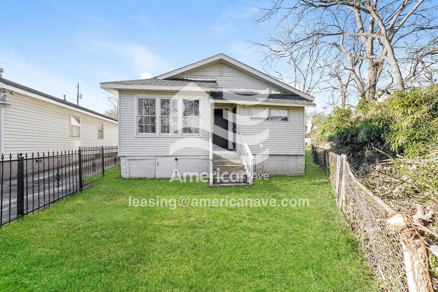 Building Photo - 3260 Balsam Ave SW