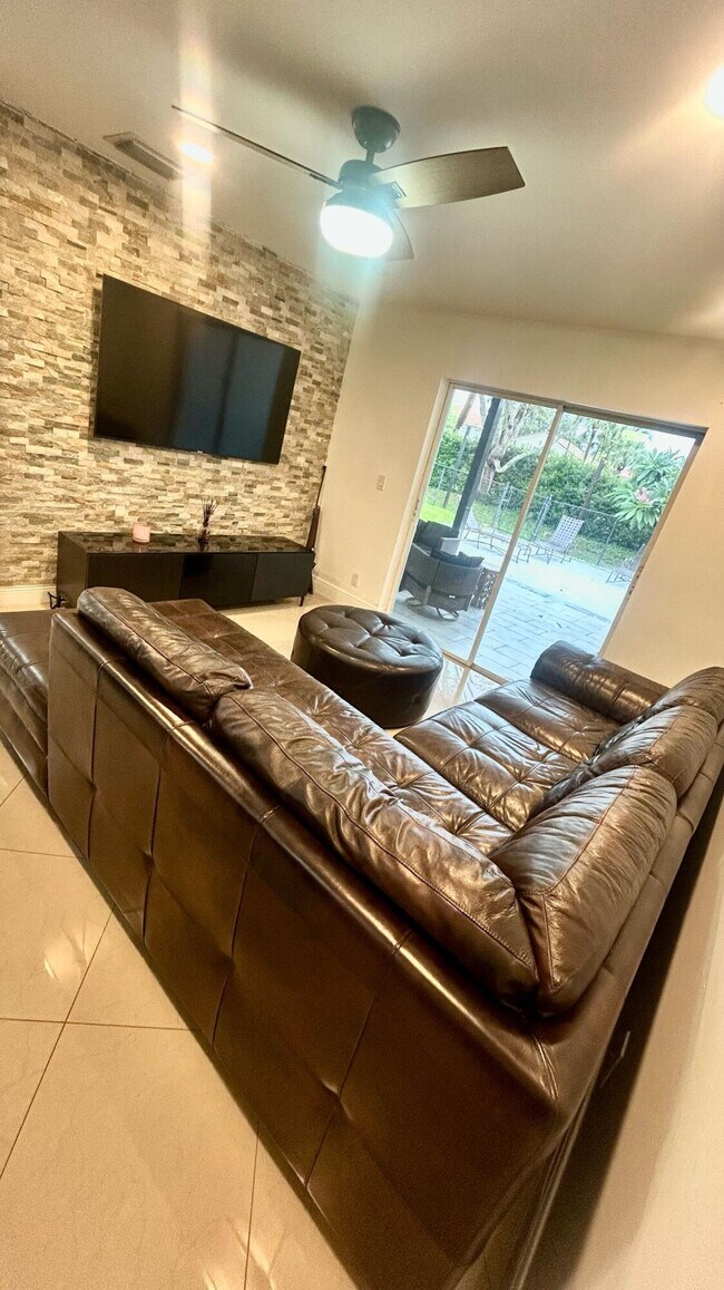 Building Photo - 5301 Canoe Bend Dr