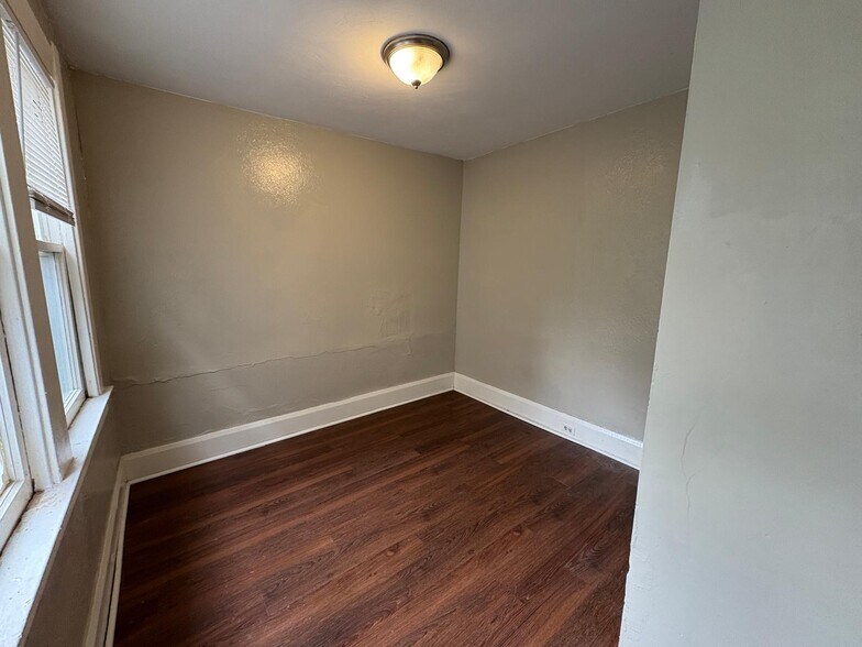 Building Photo - 2524 Maplewood Ave