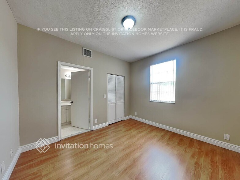 Building Photo - 1392 Coronado Rd