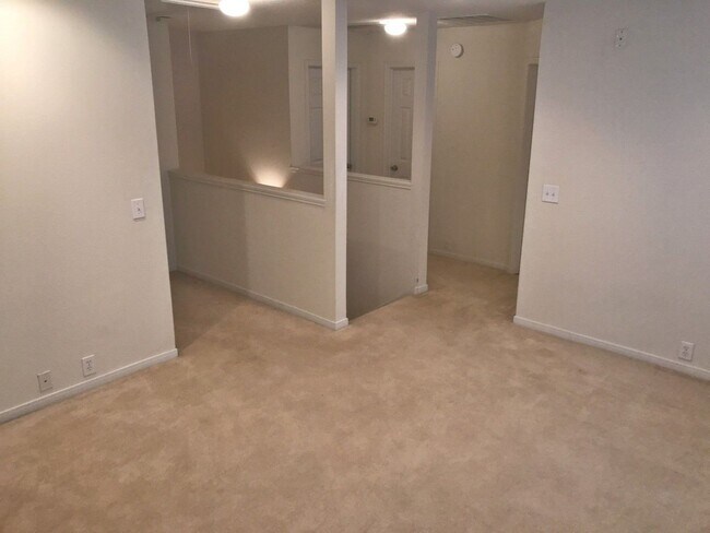 Building Photo - 17406 Hoover Gardens Dr