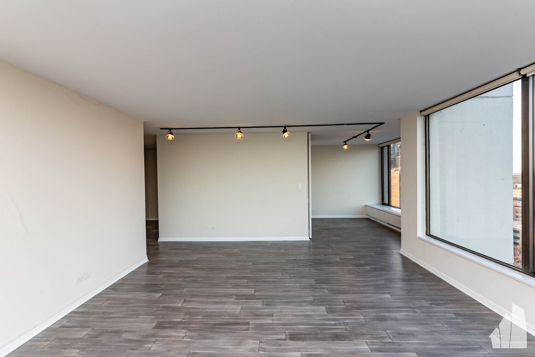 Building Photo - 5455 N Sheridan Rd