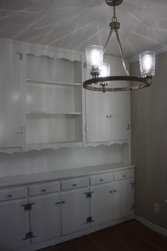 Built in Hutch - 2121 22nd St