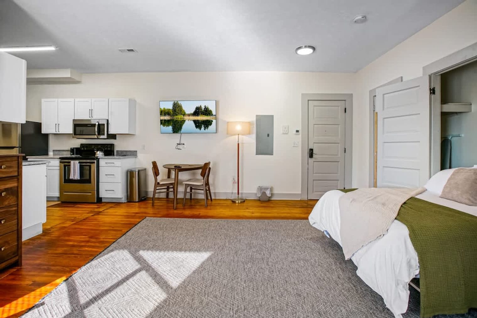 Building Photo - 1848 E 89th St