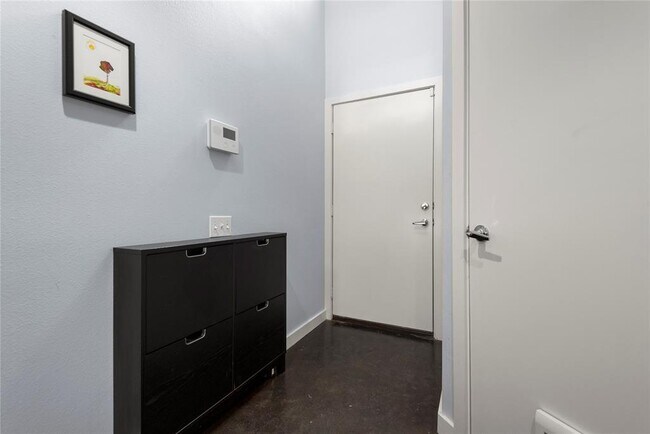 Building Photo - 3044 Commerce St