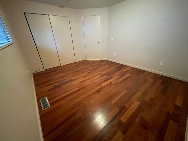 Building Photo - 3 Bedroom Home in White Salmon For Rent