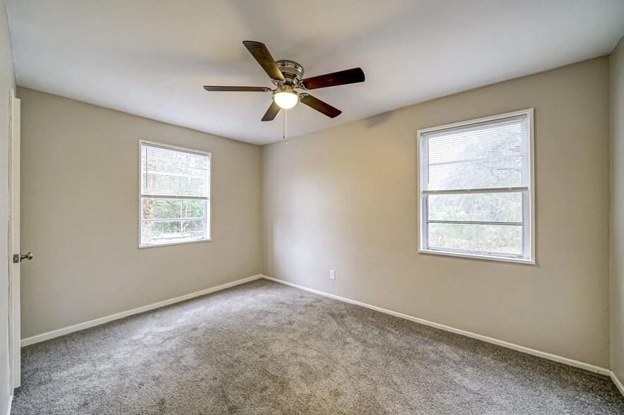 Building Photo - 693 Aldrich St NE