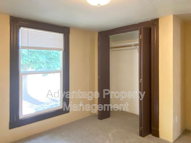 Building Photo - 324 SW Calapooia St