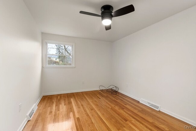 Building Photo - 27 Mcpherson St