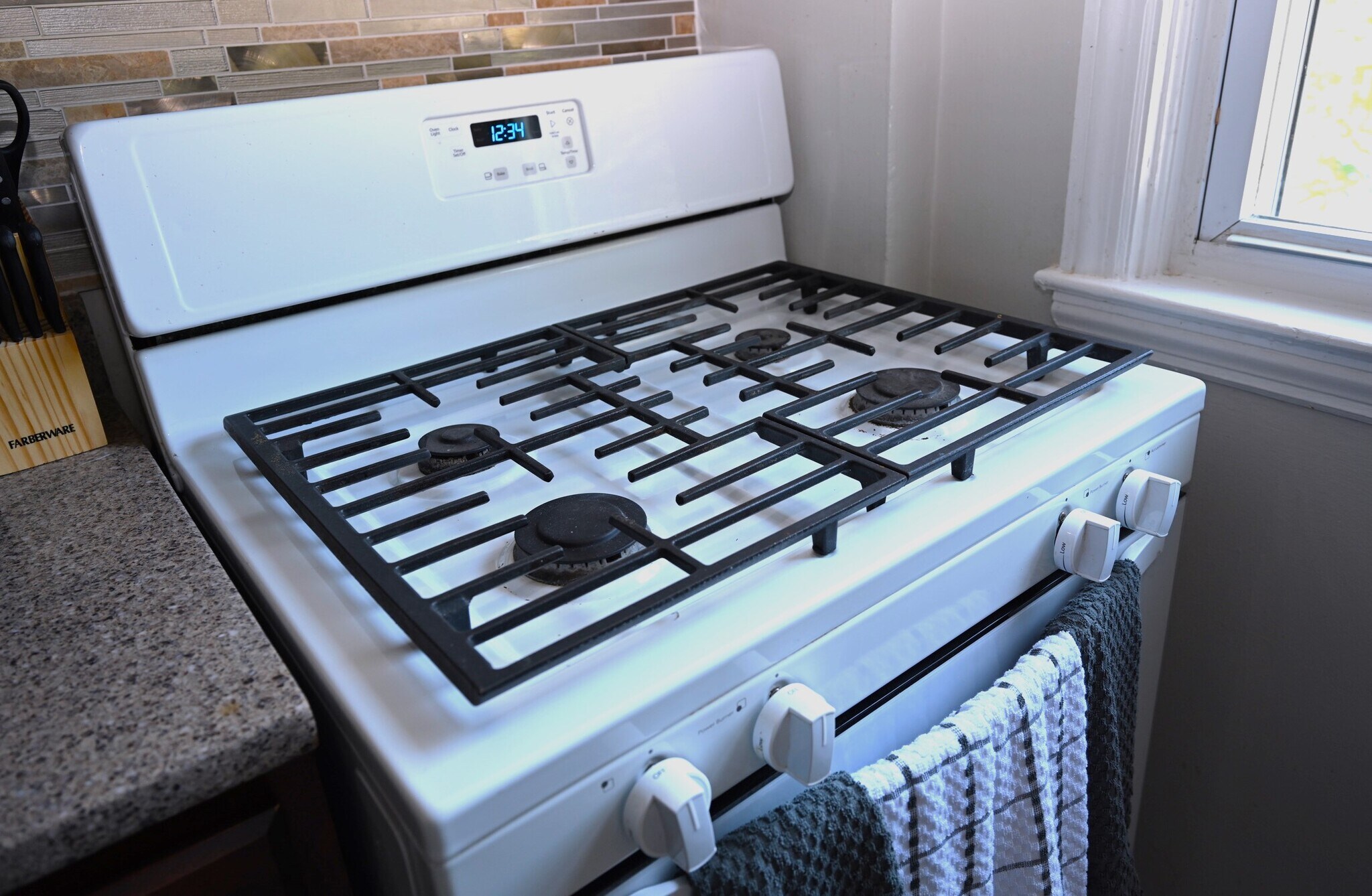 Building Photo - 1544 Oakridge Rd