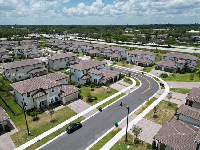 Building Photo - 12336 Green Oak Dr