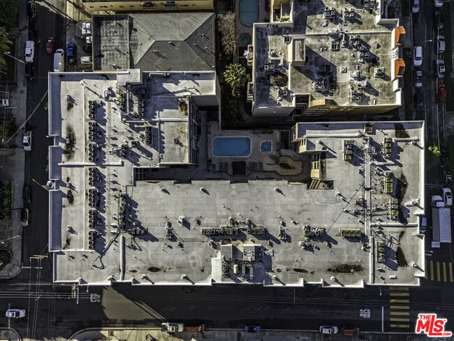 Building Photo - 7320 Hawthorn Ave