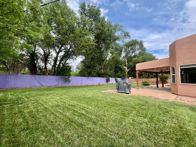 Building Photo - Gorgeous and Quiet 4 Bedroom 2.5 Bathroom ...