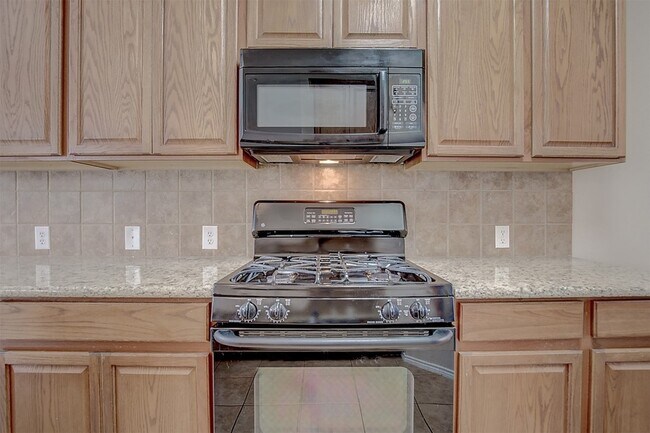 Building Photo - 2609 Monroe Dr