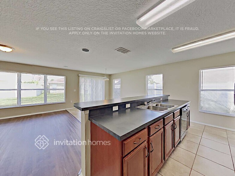 Building Photo - 3011 Yarrow Ln