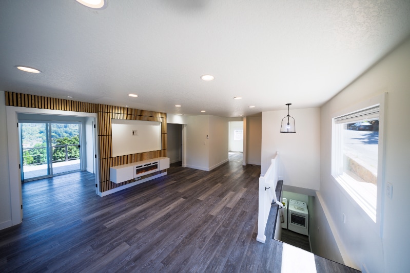 Building Photo - 4685 Riverview Ave