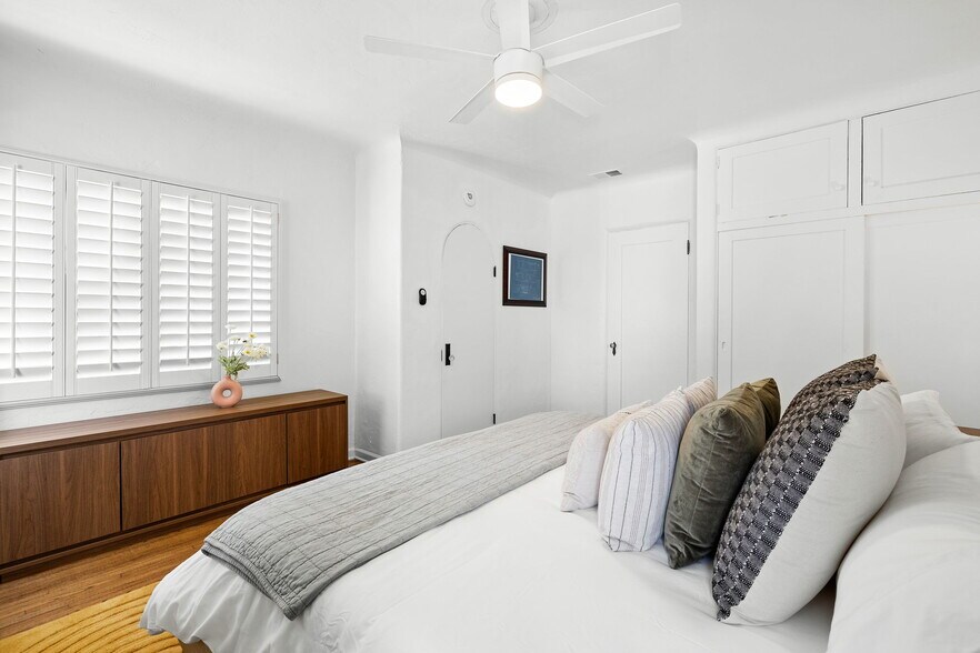 Building Photo - 3758 Gaviota Ave