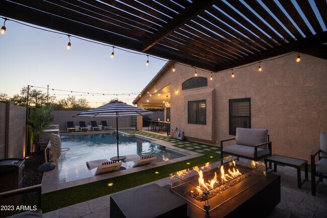 Building Photo - 2257 W Roy Rogers Rd