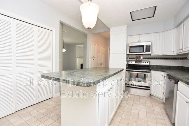 Building Photo - 1127 Oakhill St