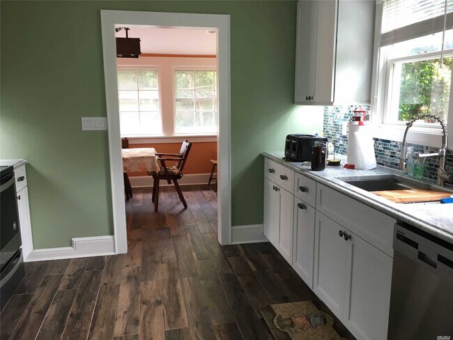 Building Photo - 107 Bungalow Ln