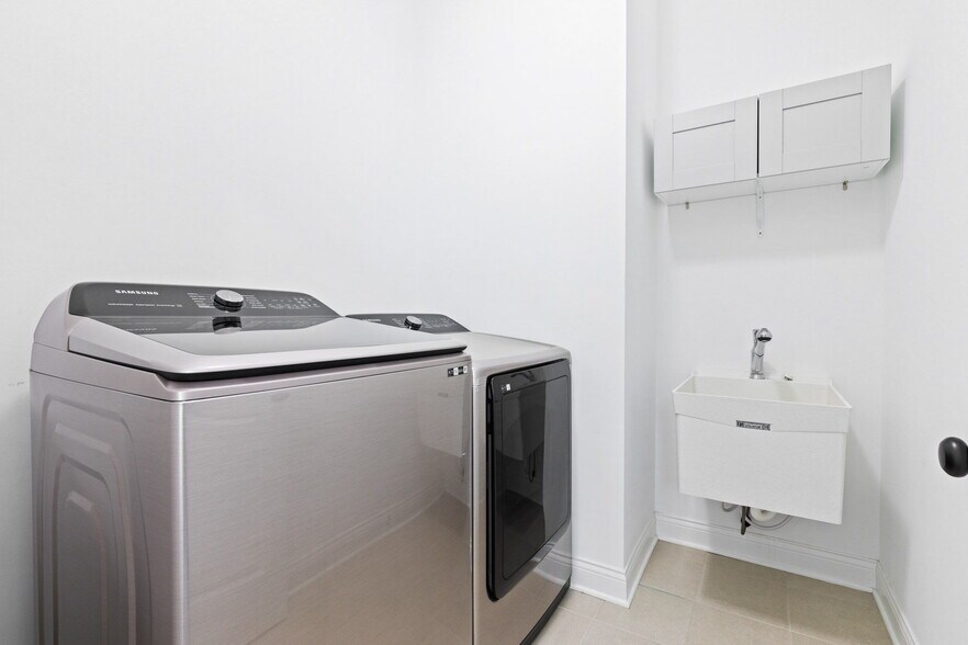 Building Photo - 7011 Pickett Pl